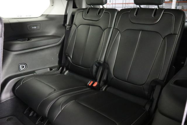 Used 2023 Jeep Grand Cherokee L Limited AWD/4WD image 17