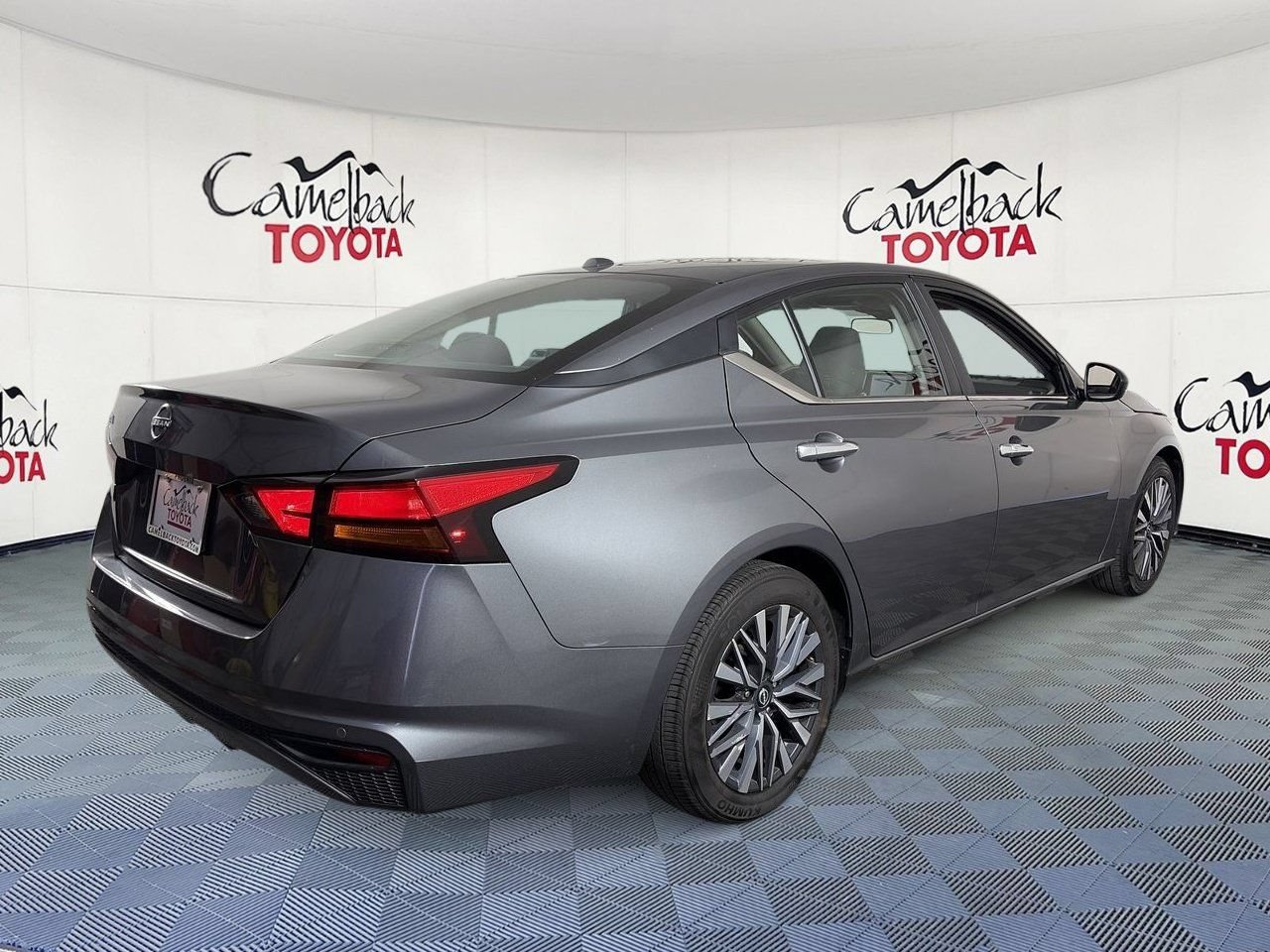 Used 2025 Nissan Altima 2.5 SV FWD image 8