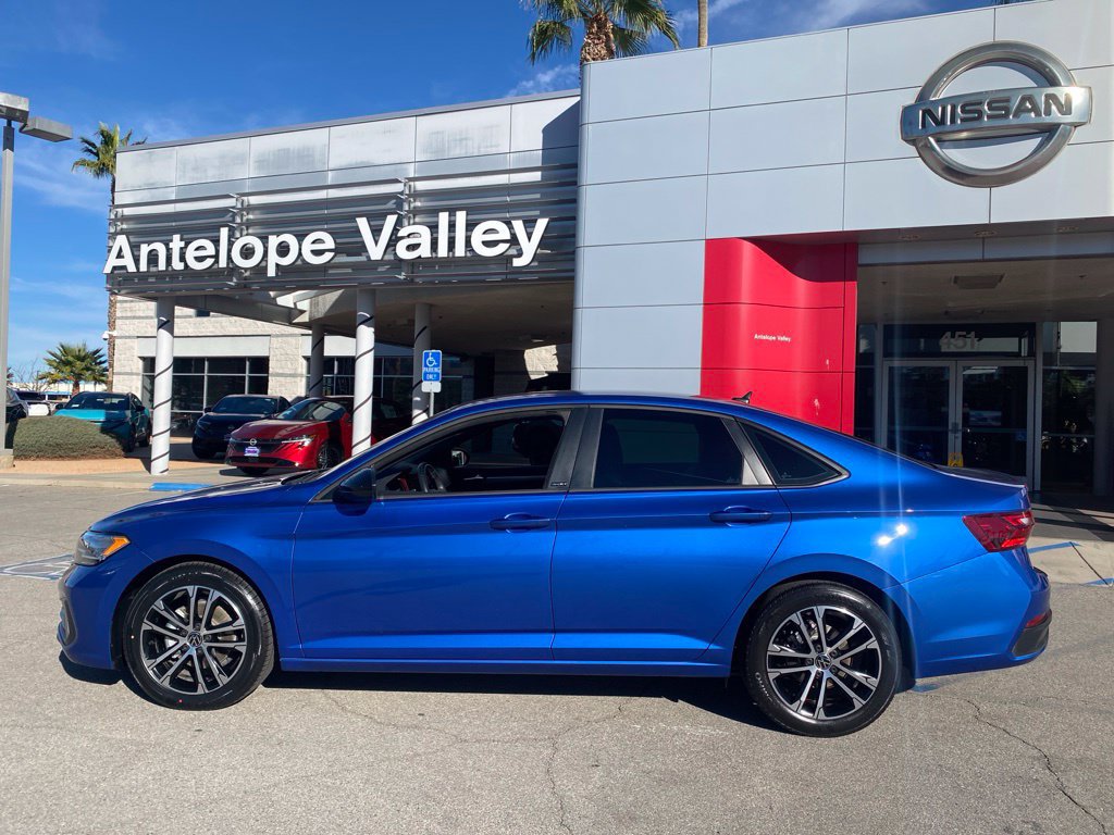 Used 2024 Volkswagen Jetta Sport FWD image 4