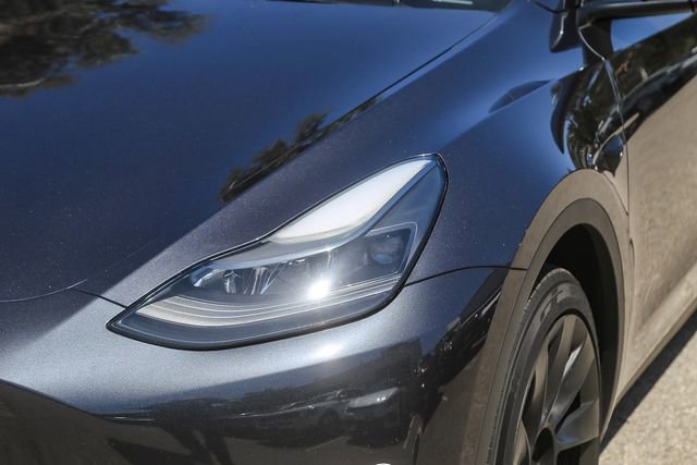 Used 2024 Tesla Model Y Long Range AWD/4WD image 6