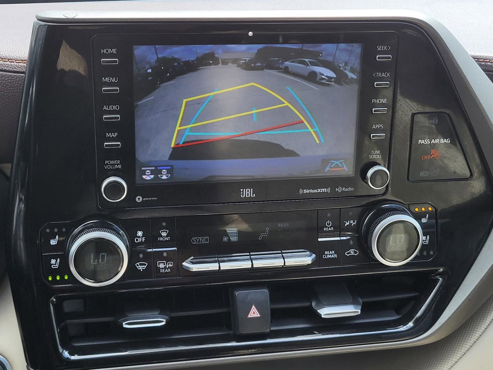 Used 2020 Toyota Highlander Limited FWD image 28