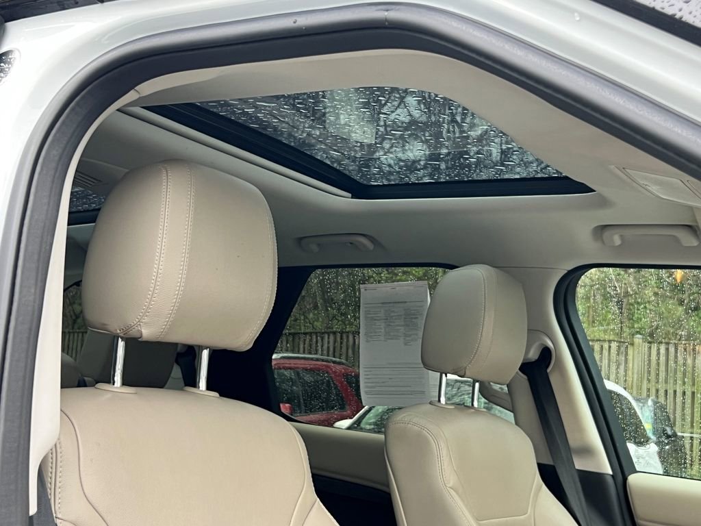 Used 2019 Land Rover Discovery HSE image 13