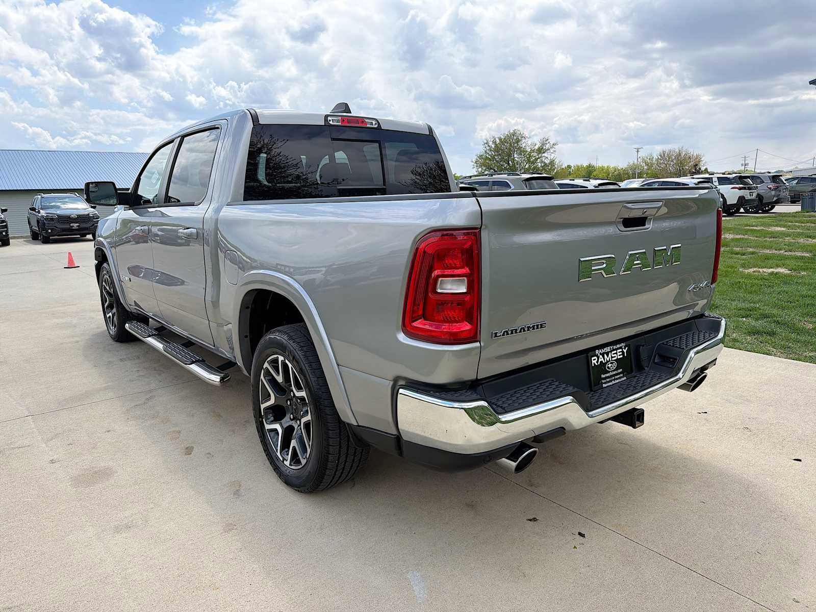 Used 2025 RAM 1500 Laramie AWD/4WD image 4