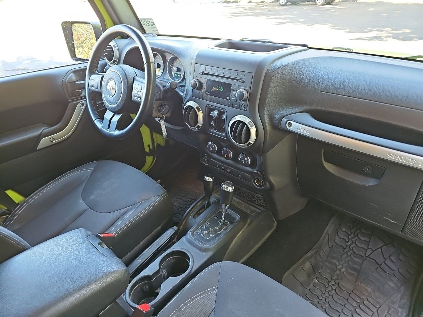 Used 2017 Jeep Wrangler Unlimited Sahara AWD/4WD image 13