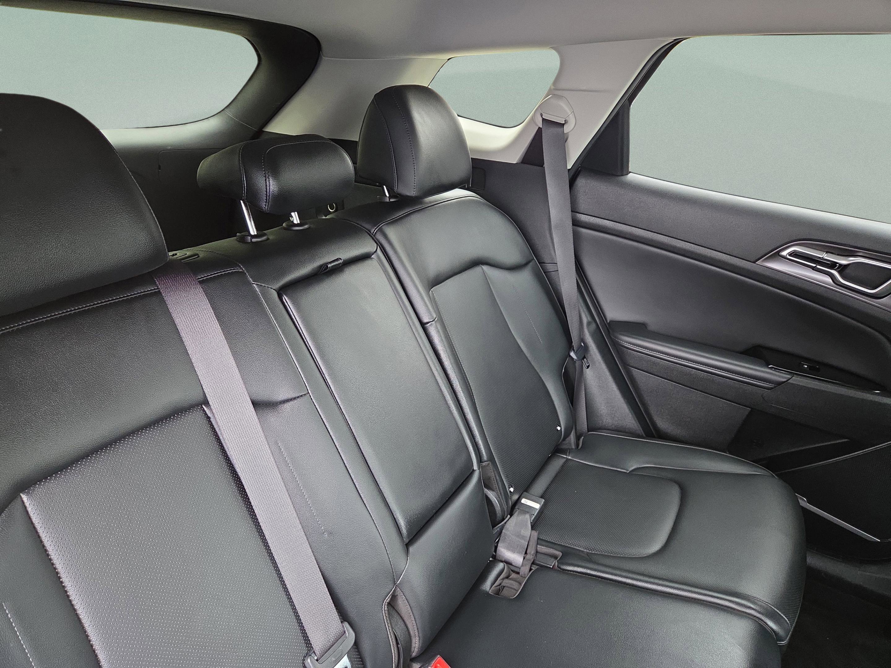 Used 2023 Kia Sportage EX image 33