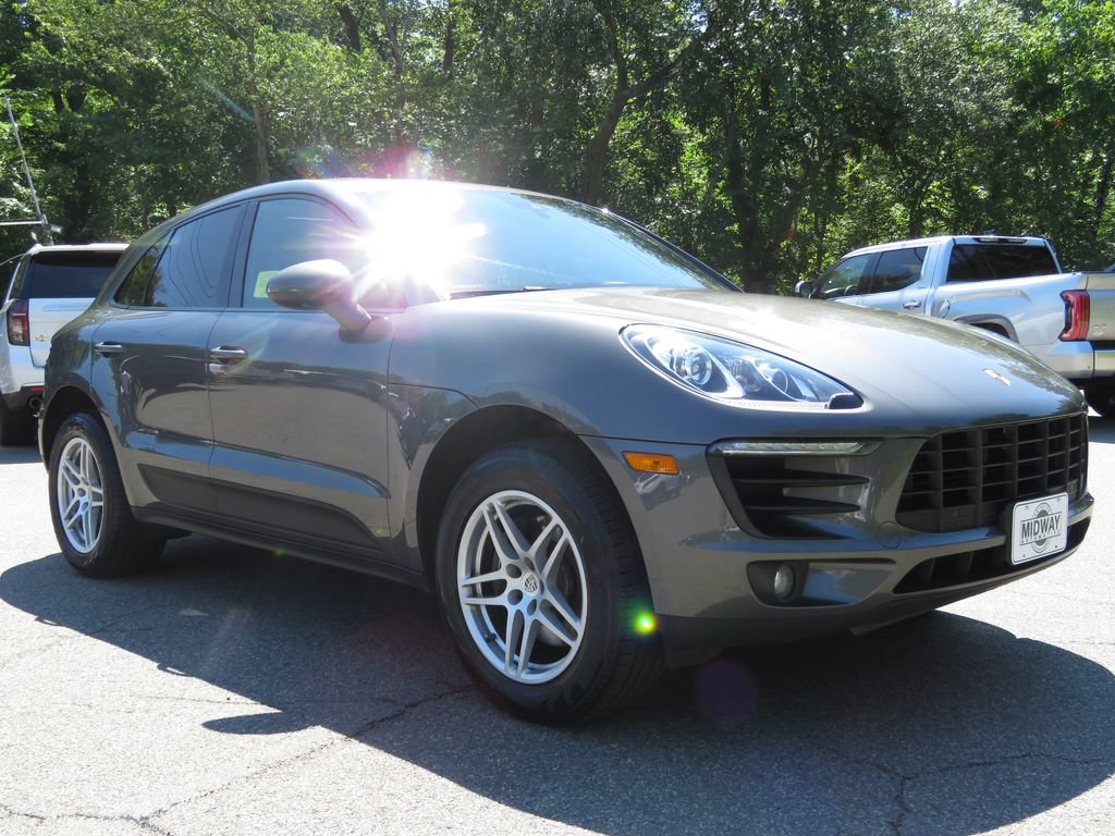 Used 2018 Porsche Macan Sport Edition AWD/4WD image 3