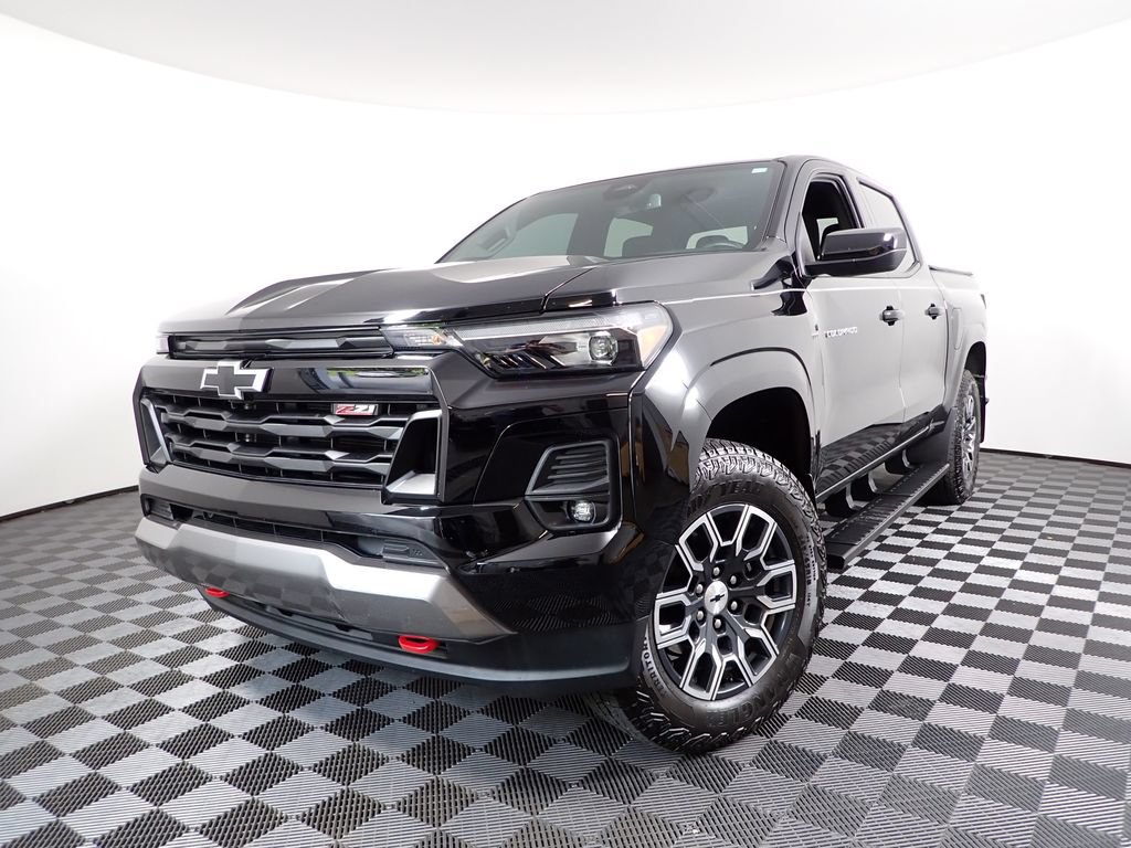 Used 2026 Chevrolet Colorado Z71 AWD/4WD image 2