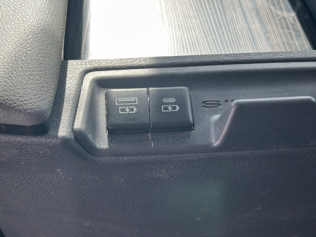 Used 2023 Toyota Sienna Limited AWD/4WD image 23