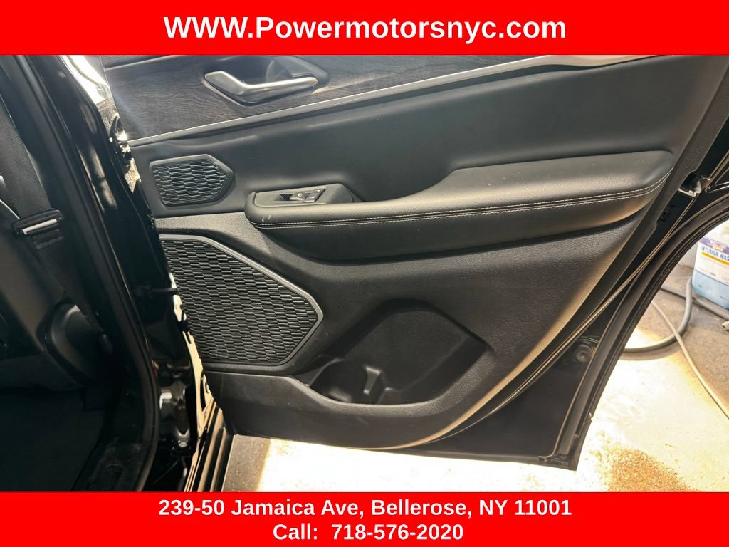 Used 2023 Jeep Grand Cherokee 4WD 4xe image 14