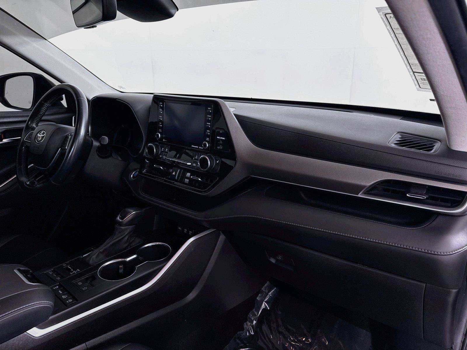 Used 2021 Toyota Highlander XLE AWD/4WD image 42