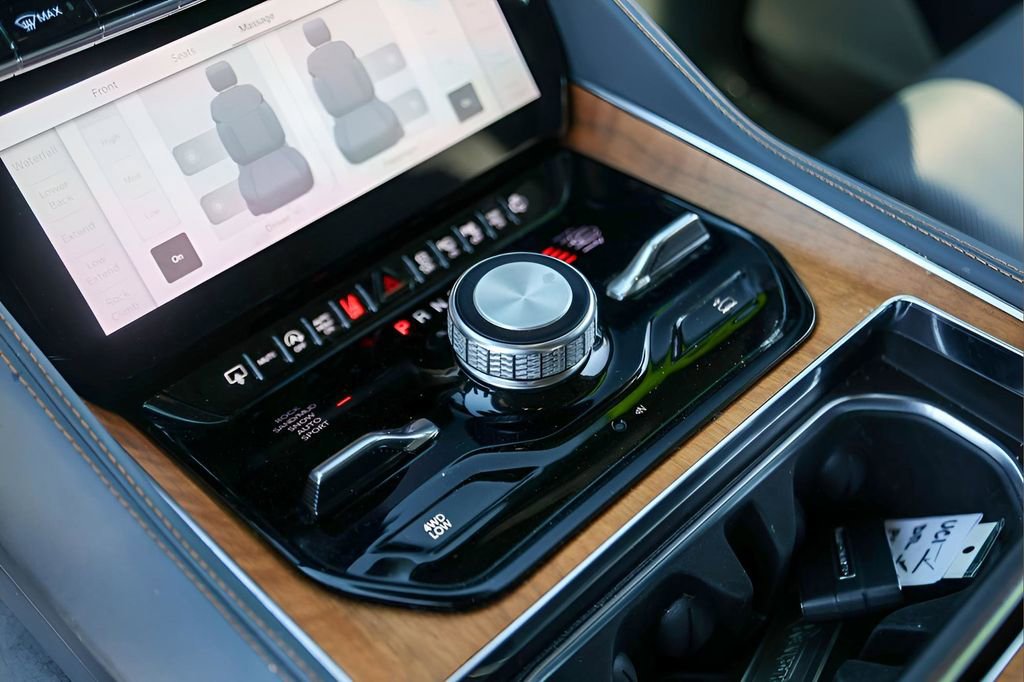 Used 2024 Jeep Grand Wagoneer Series III image 21