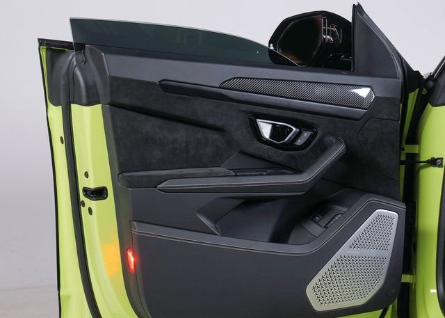 Used 2022 Lamborghini Urus image 28