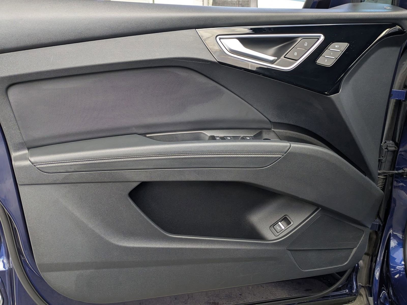Used 2023 Audi Q4 e-tron Premium Plus w/ Premium Plus image 16