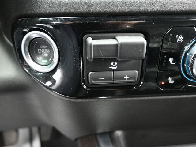 Used 2025 GMC Sierra 3500 SLT w/ SLT Convenience Package image 30