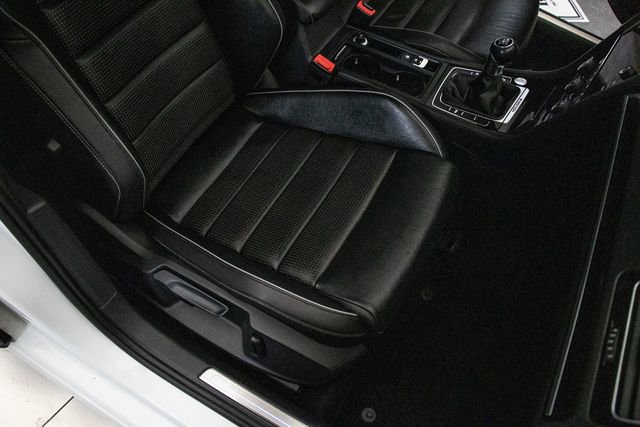 Used 2019 Volkswagen Golf R 4-Door image 16