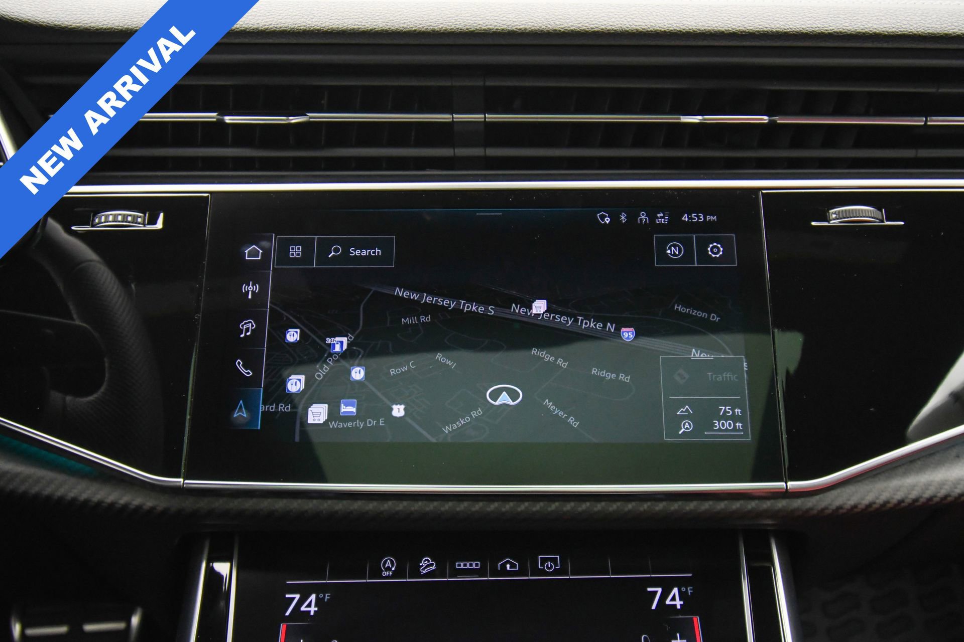 Used 2024 Audi SQ8 Premium Plus w/ Executive Package image 40