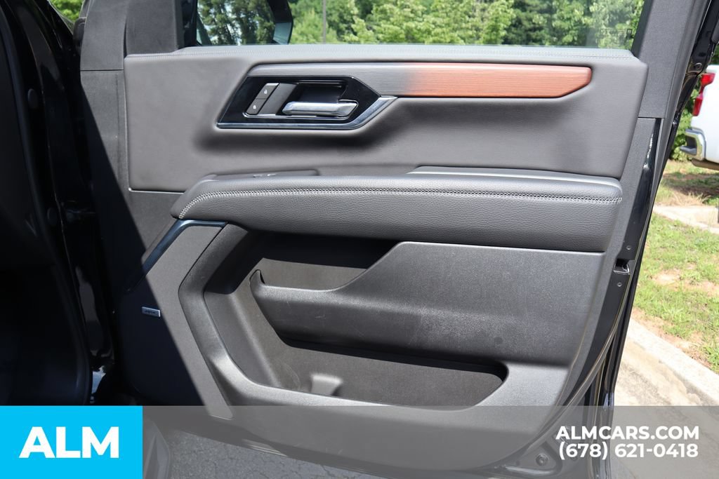 Used 2025 GMC Yukon Denali RWD image 29