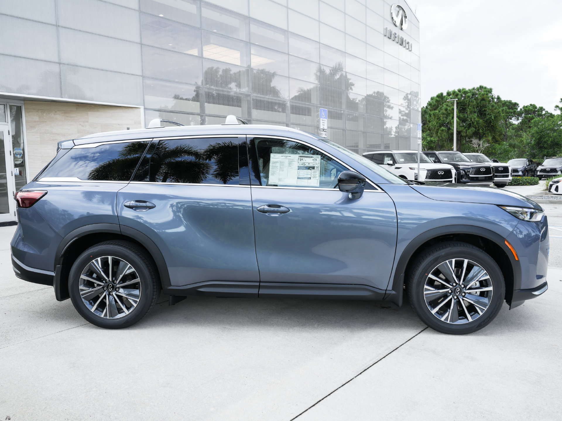 New 2027 INFINITI QX60 Luxe FWD image 25