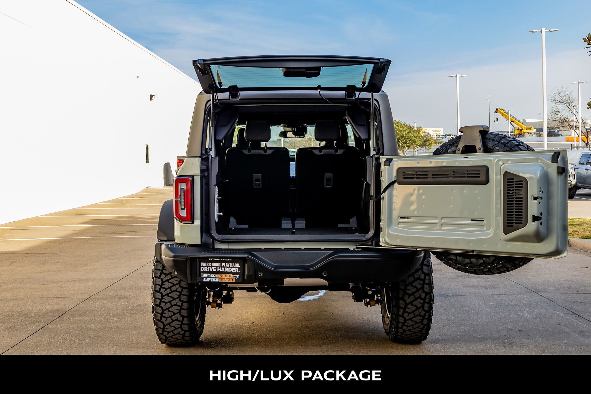 Used 2024 Ford Bronco Badlands image 9