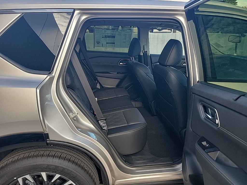 New 2026 Nissan Rogue Platinum image 16