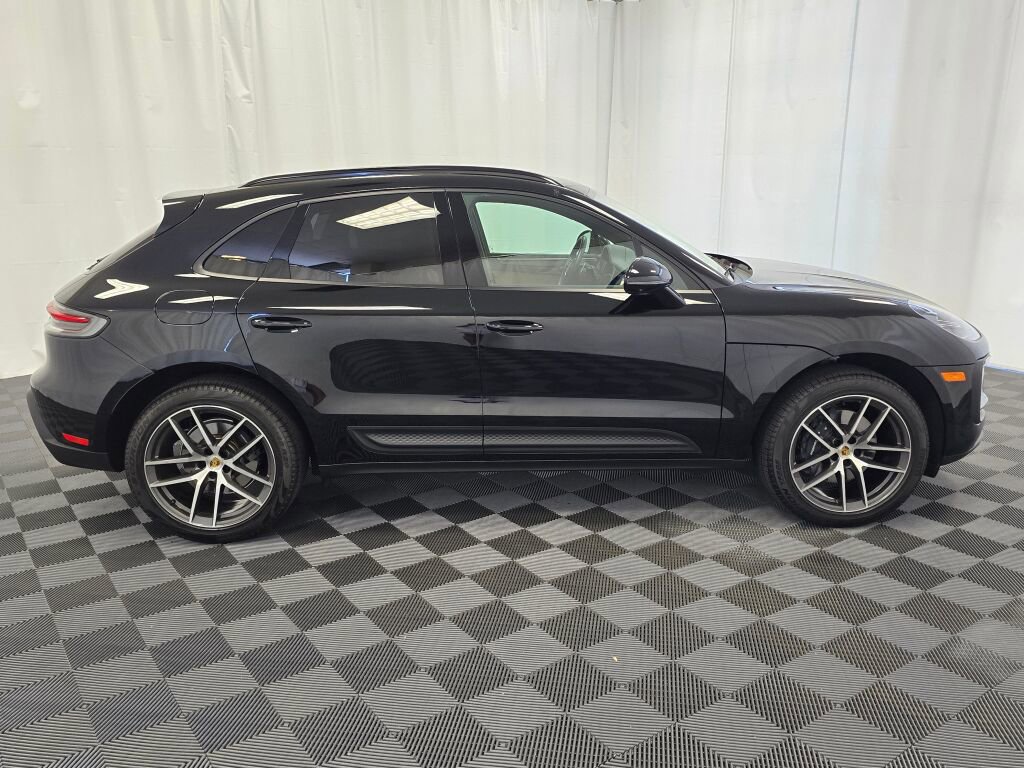 Certified 2025 Porsche Macan image 8