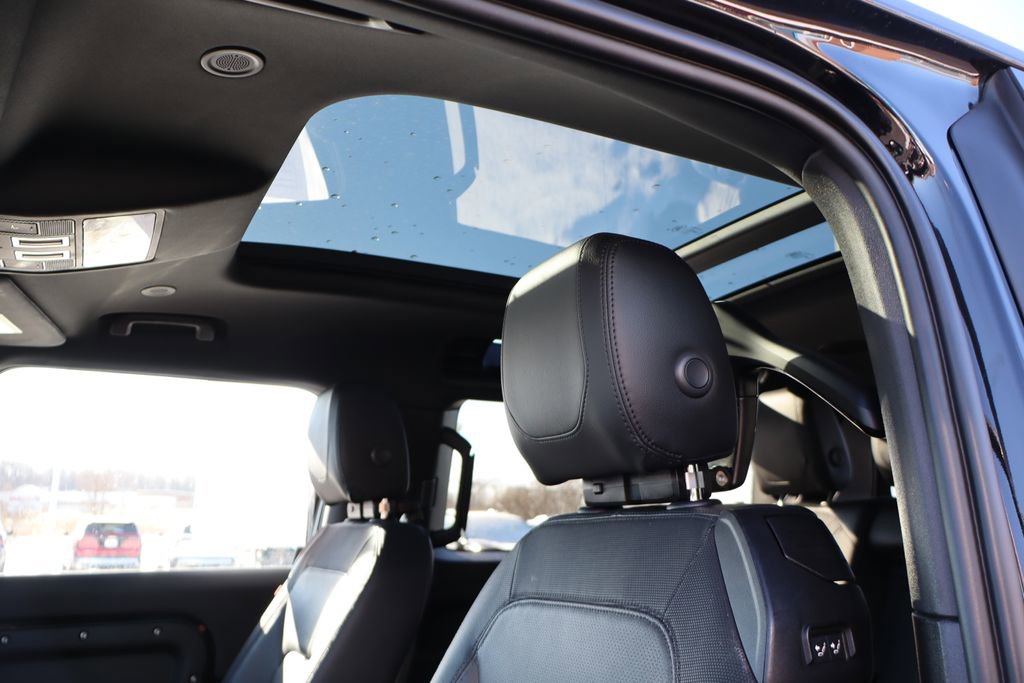 Used 2023 Land Rover Defender 90 X-Dynamic SE image 29