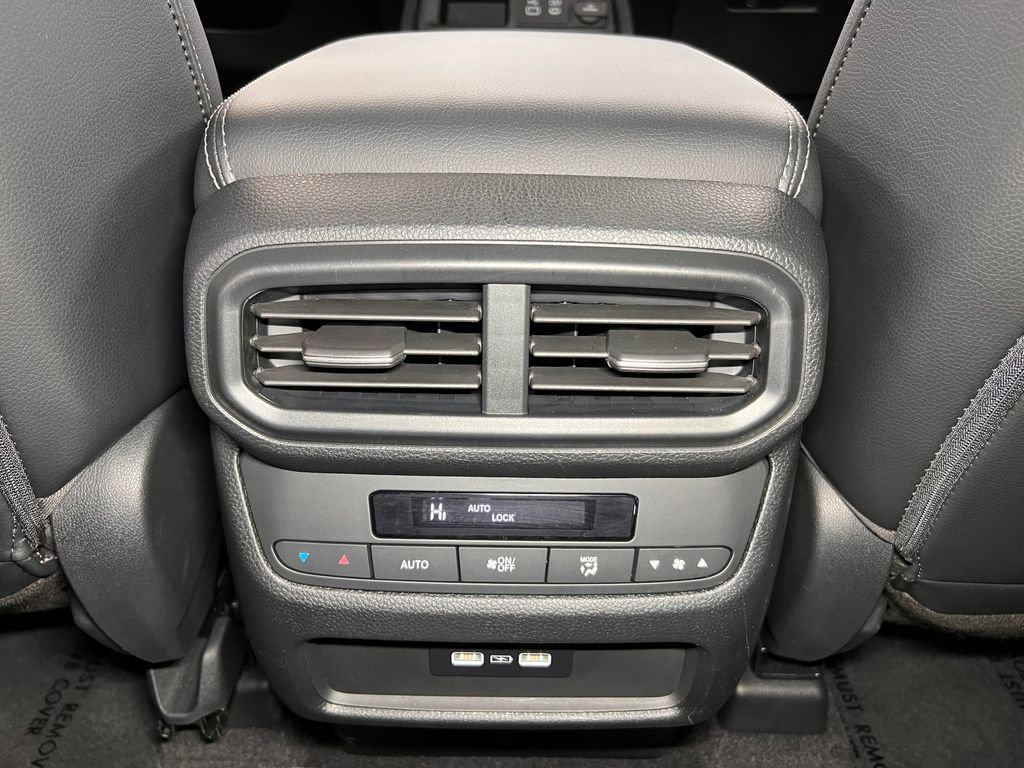 Used 2023 Honda Pilot Touring image 21