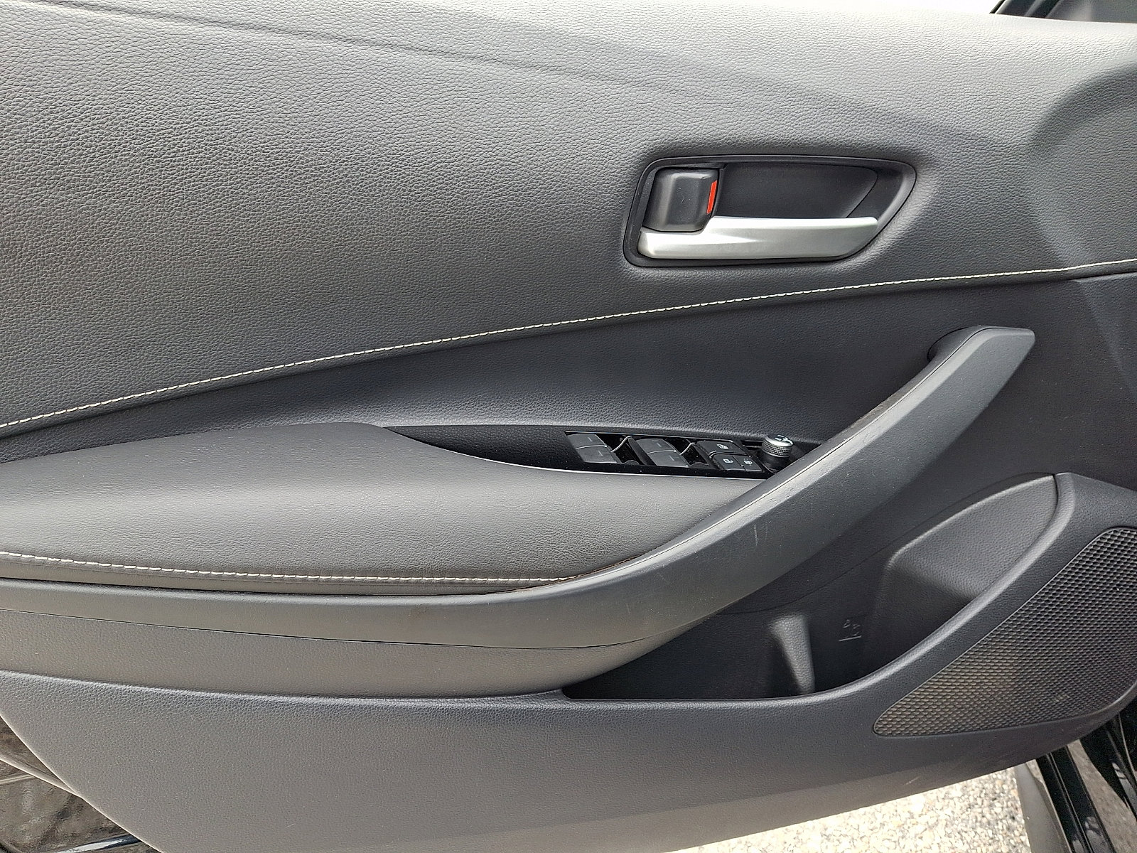 Used 2020 Toyota Corolla SE FWD image 13