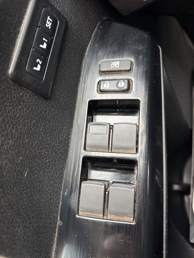 Used 2017 Toyota RAV4 Limited image 6