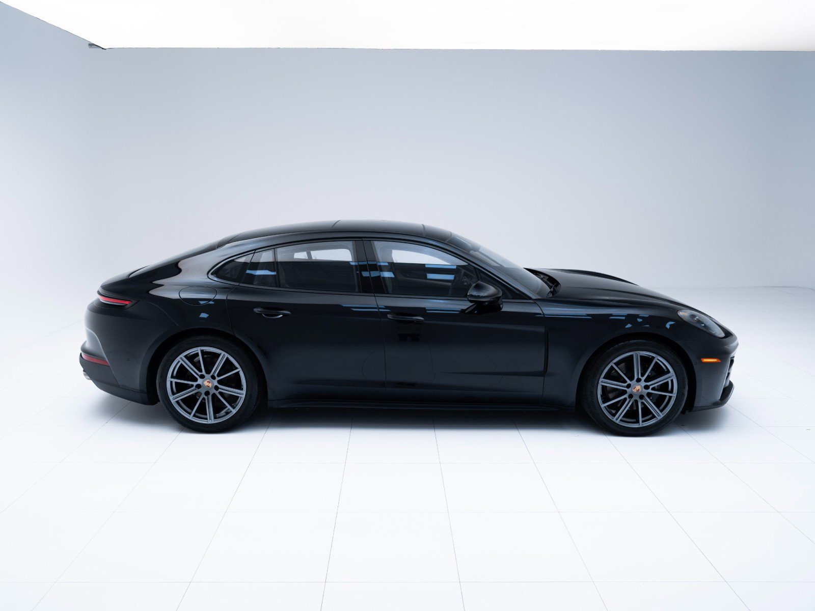 Certified 2025 Porsche Panamera 4 image 8