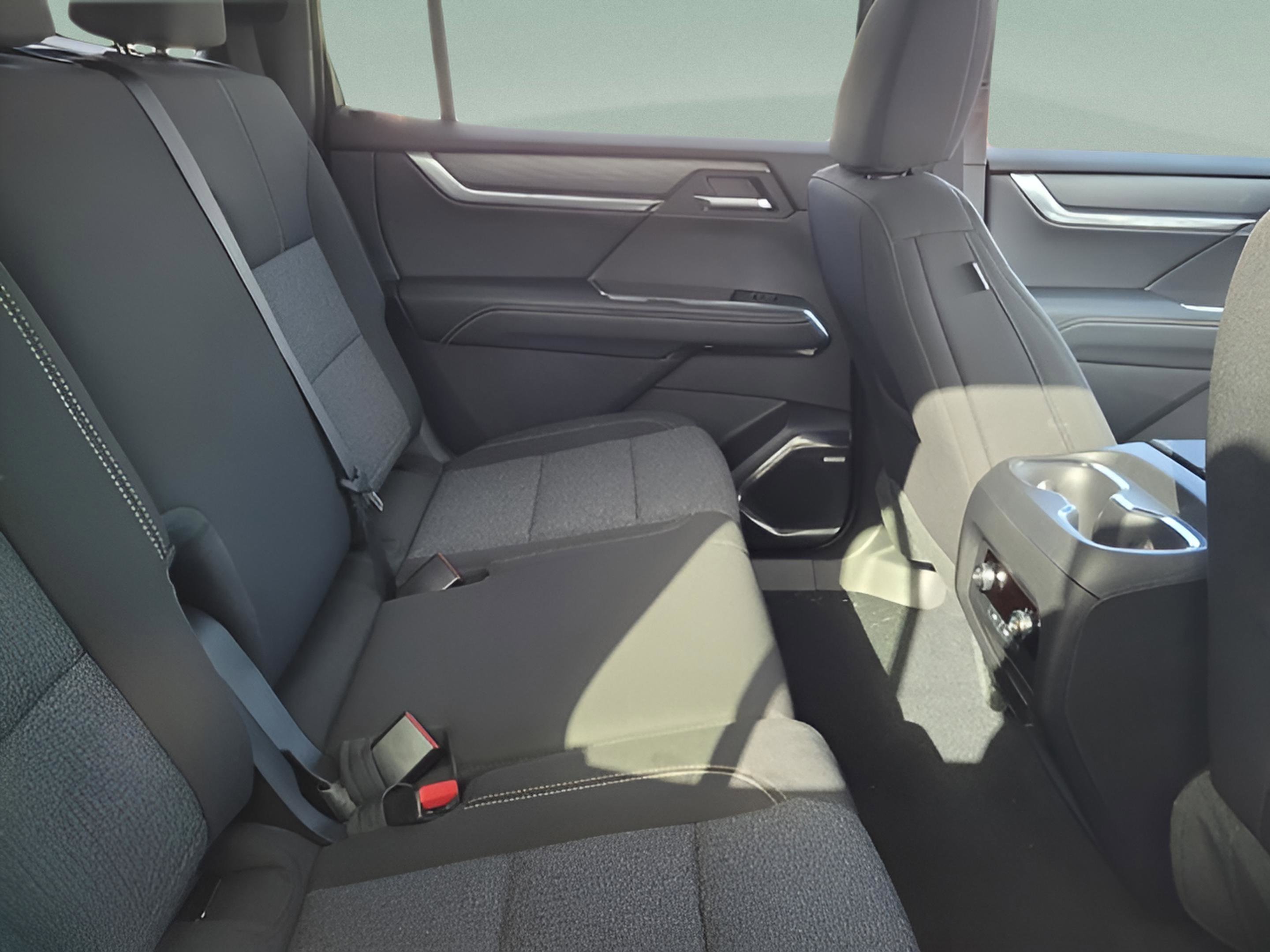 New 2026 GMC Acadia Elevation image 32