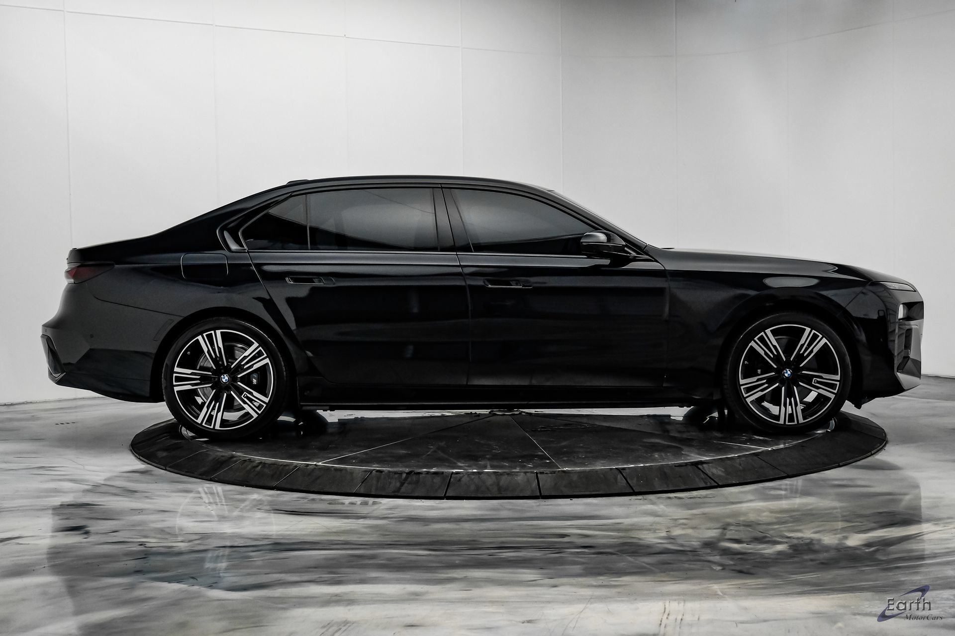 Used 2025 BMW i7 xDrive60 w/ Executive Package AWD/4WD image 21
