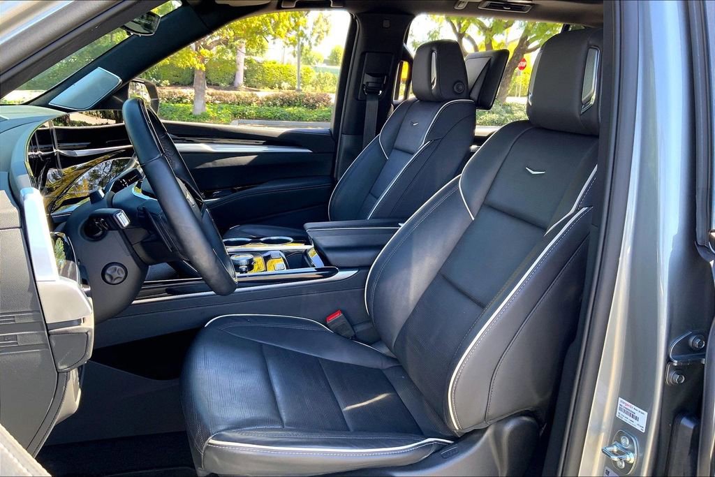 Certified 2025 Cadillac Escalade ESV Sport w/ Touring Package image 10