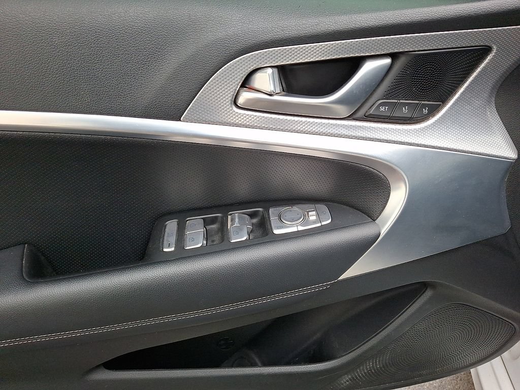Used 2022 Genesis G70 3.3T RWD image 10
