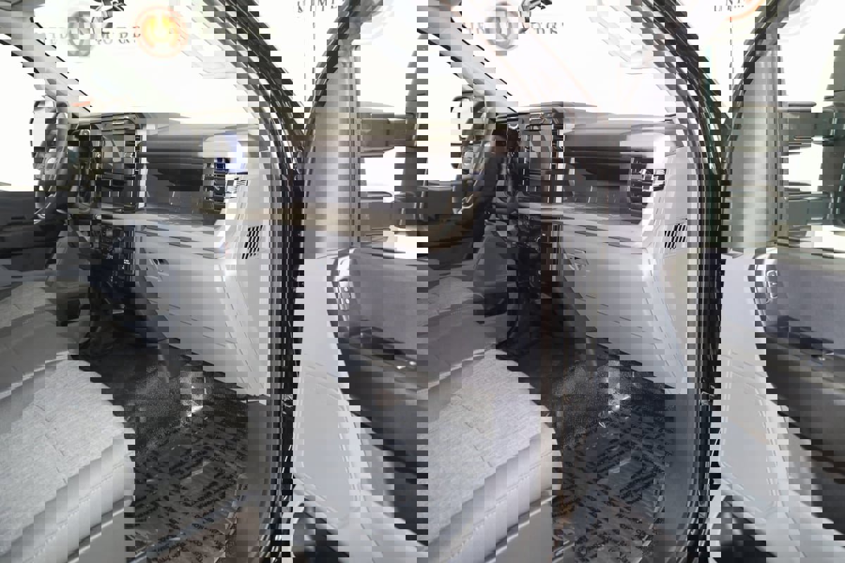 Used 2024 Ford F350 XL w/ Snow Plow/Camper Package image 38