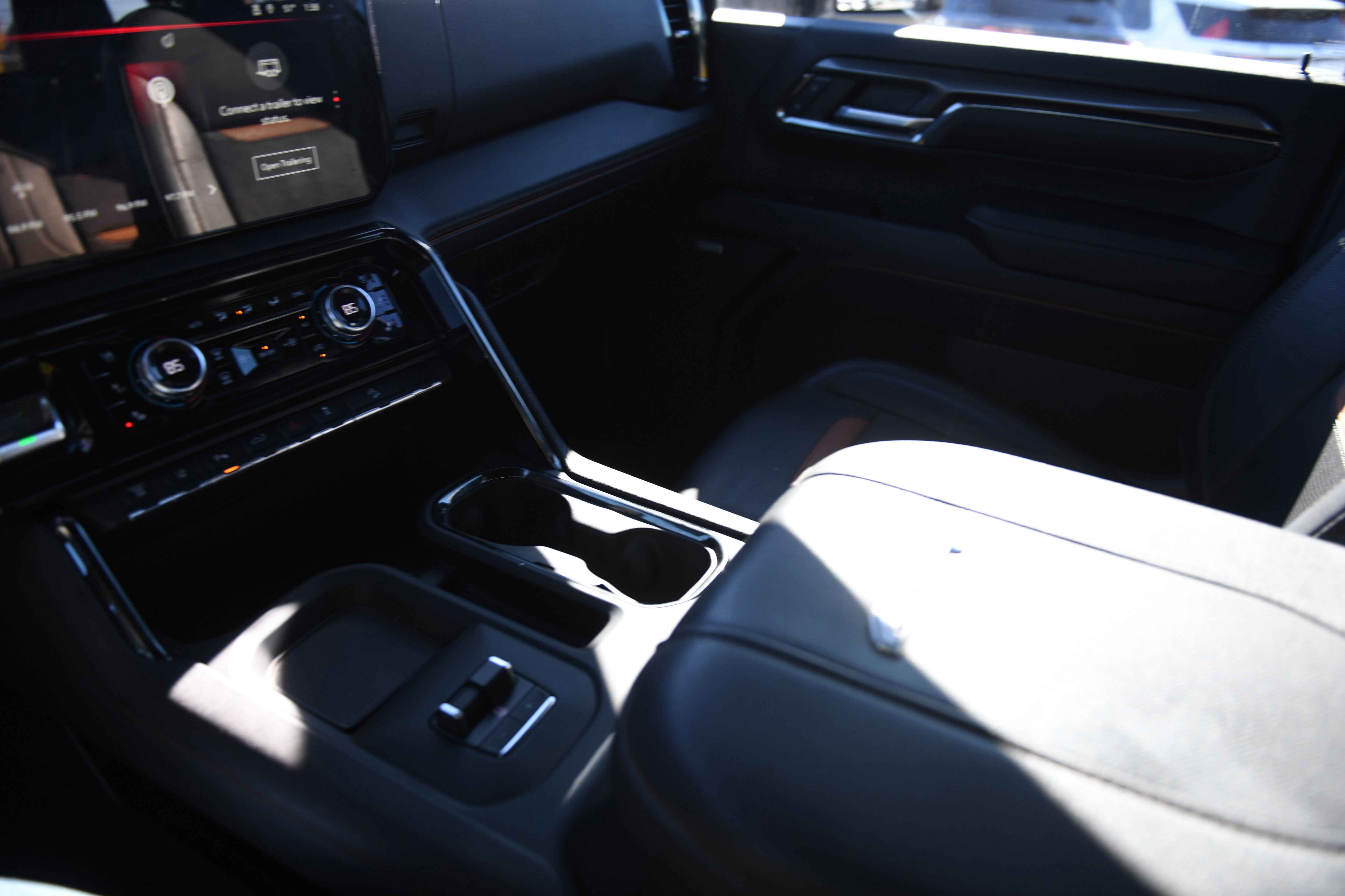 Used 2024 GMC Sierra 2500 AT4 w/ Technology Package image 30