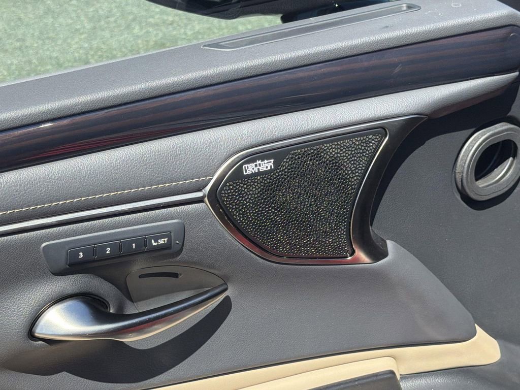 Used 2021 Lexus ES 300h Ultra Luxury w/ Accessory Package 2 image 20