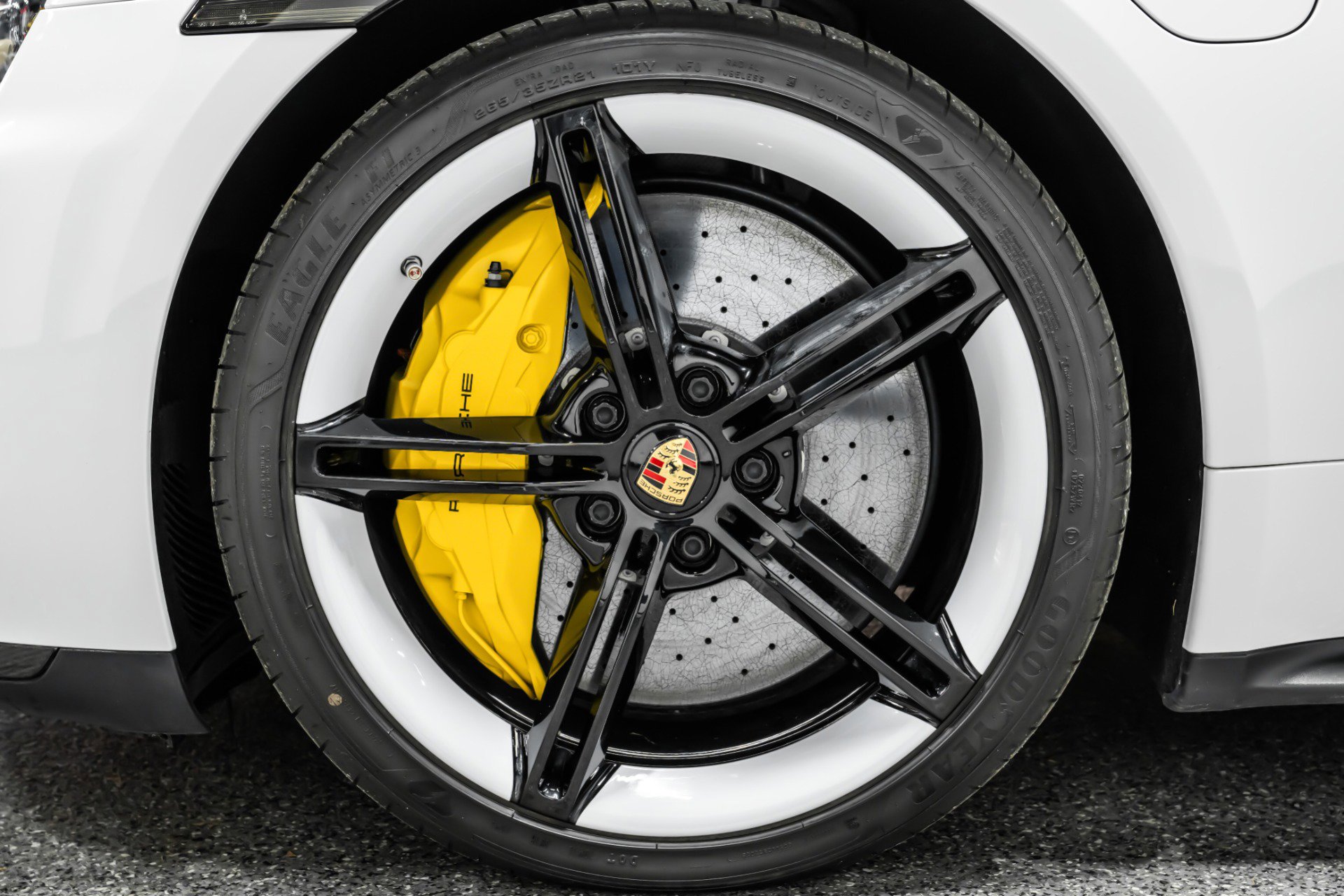 Used 2022 Porsche Taycan Turbo S image 9