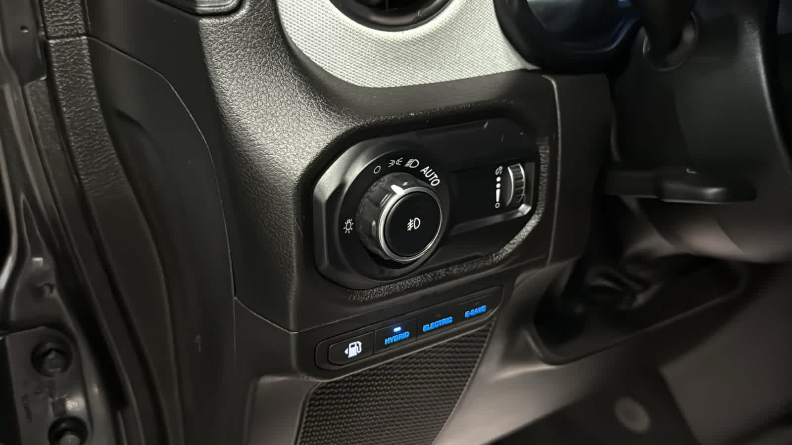 Used 2024 Jeep Wrangler Unlimited w/ Convenience Group AWD/4WD image 23