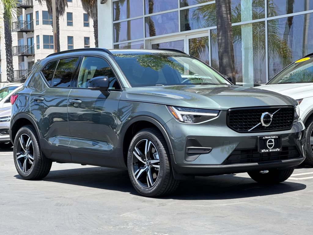 New 2026 Volvo XC40 B5 Core w/ Protection Package Premier AWD/4WD image 7