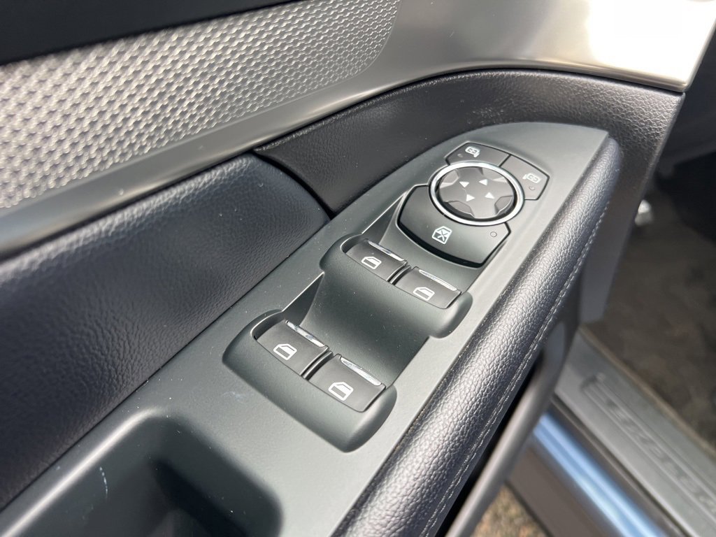 Used 2018 Ford Explorer XLT w/ Equipment Group 202A image 12