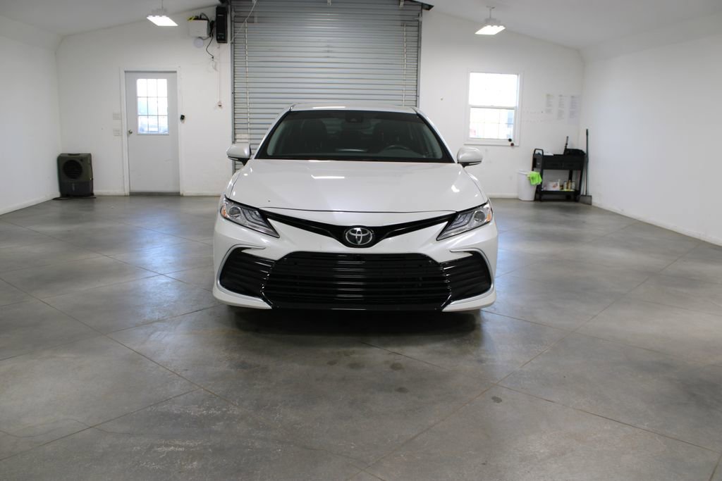 Used 2023 Toyota Camry XLE image 3