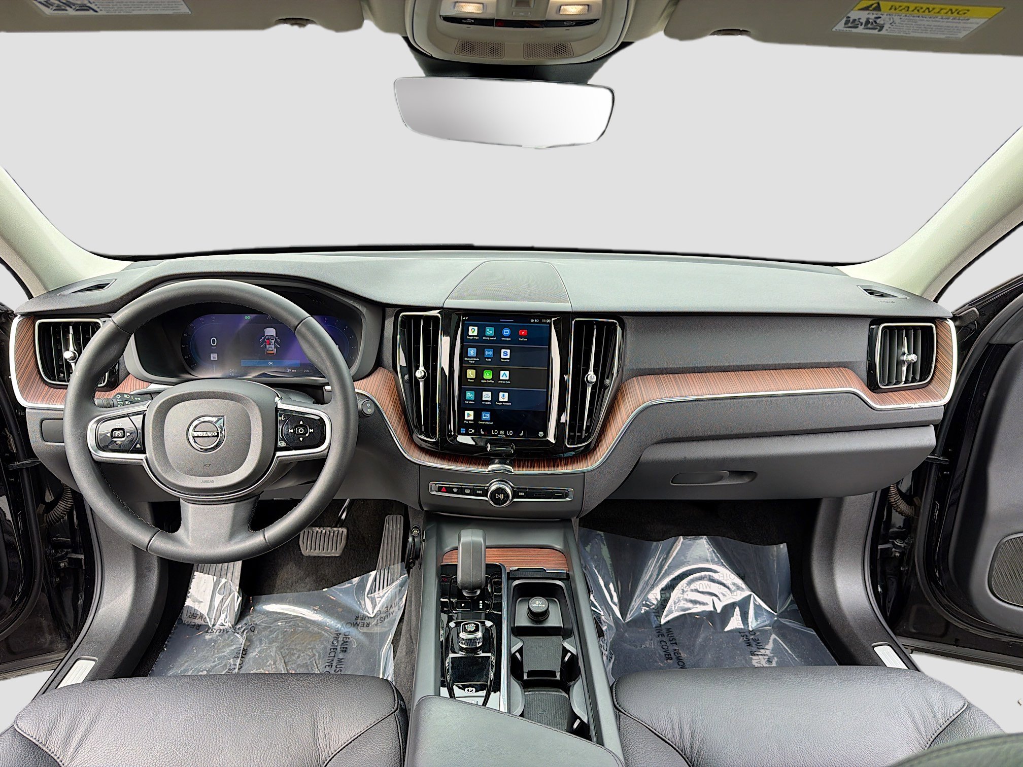 Used 2024 Volvo XC60 B5 Plus image 3