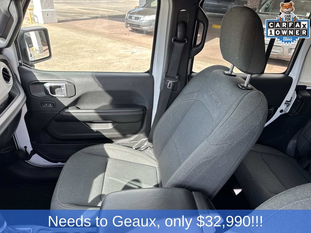 Used 2024 Jeep Wrangler Unlimited Sahara AWD/4WD image 35