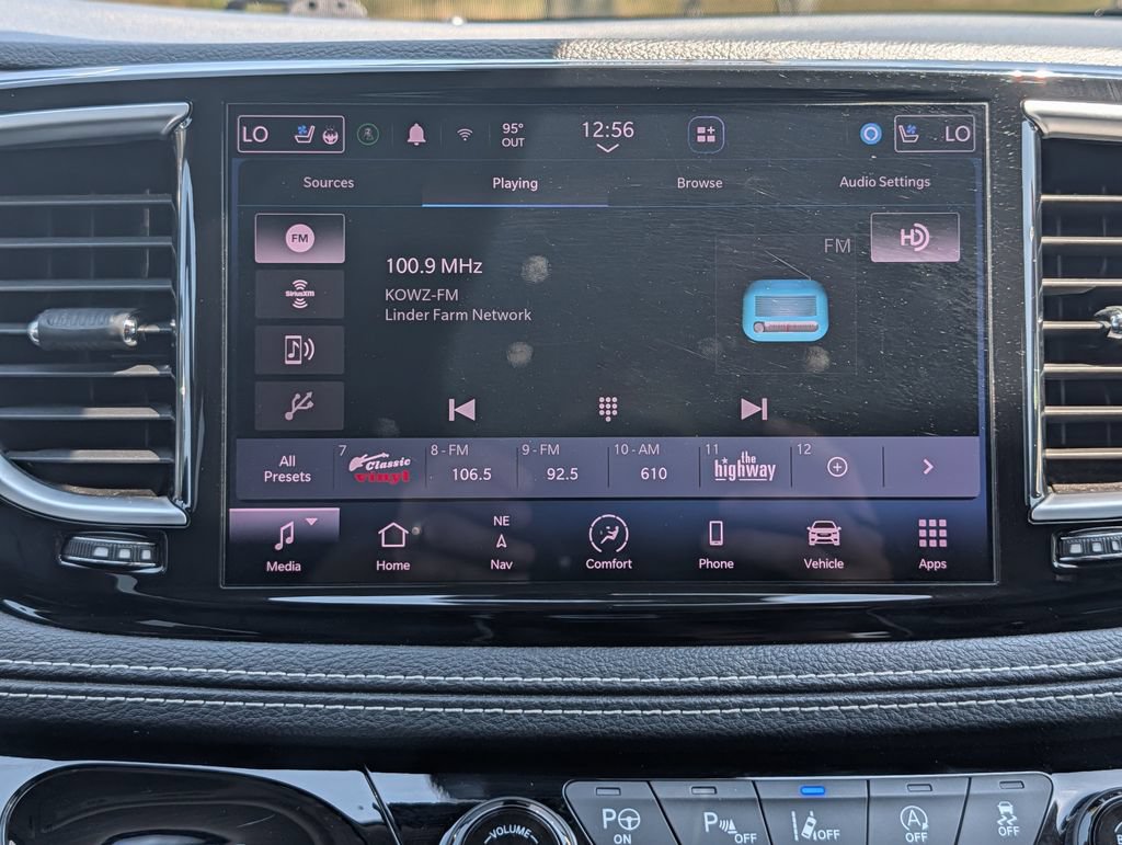 Used 2022 Chrysler Pacifica Limited FWD image 21
