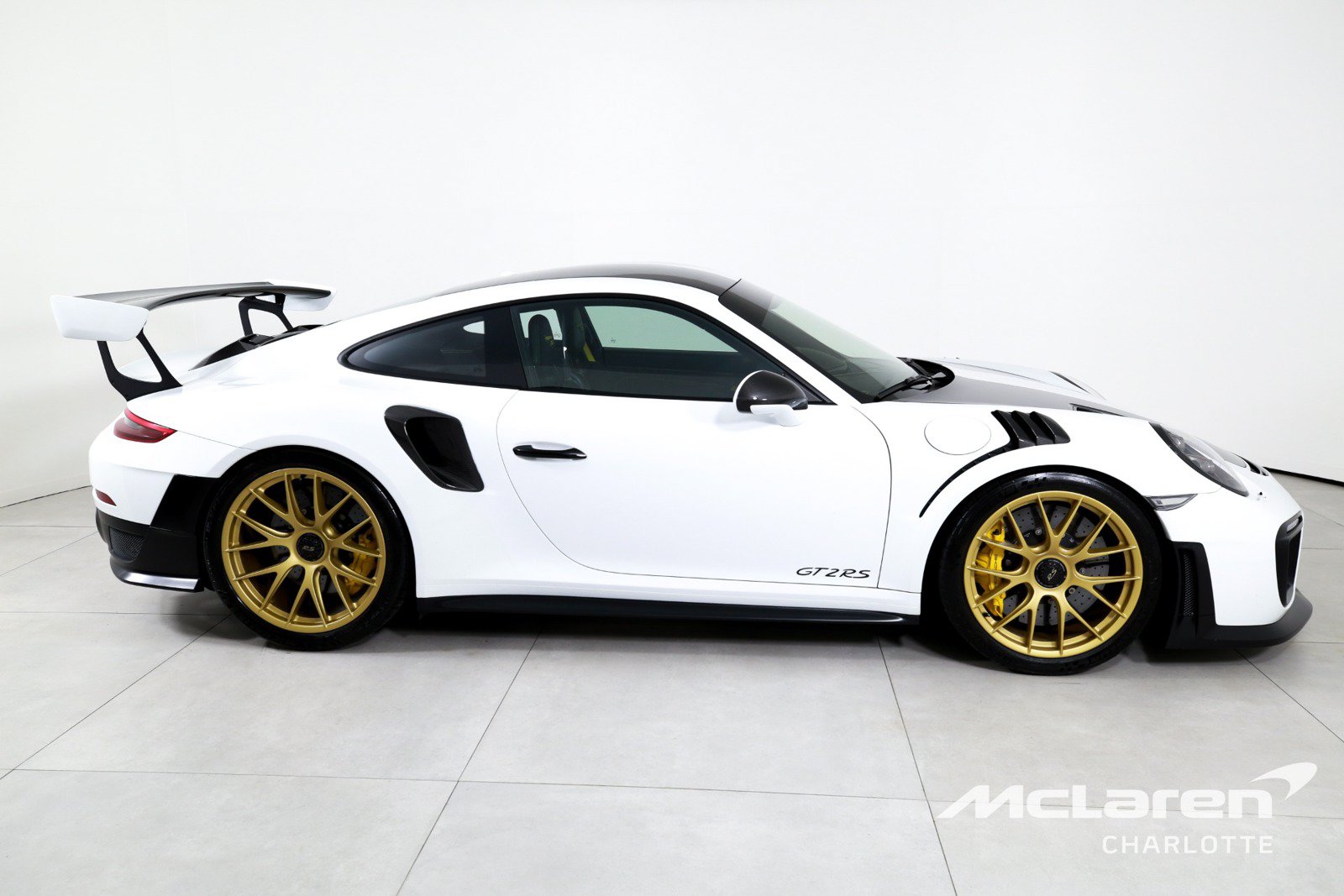 Used 2018 Porsche 911 GT2 RS w/ Weissach Package RWD image 9