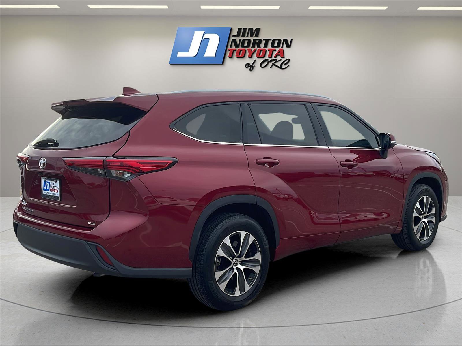 Used 2022 Toyota Highlander XLE image 5