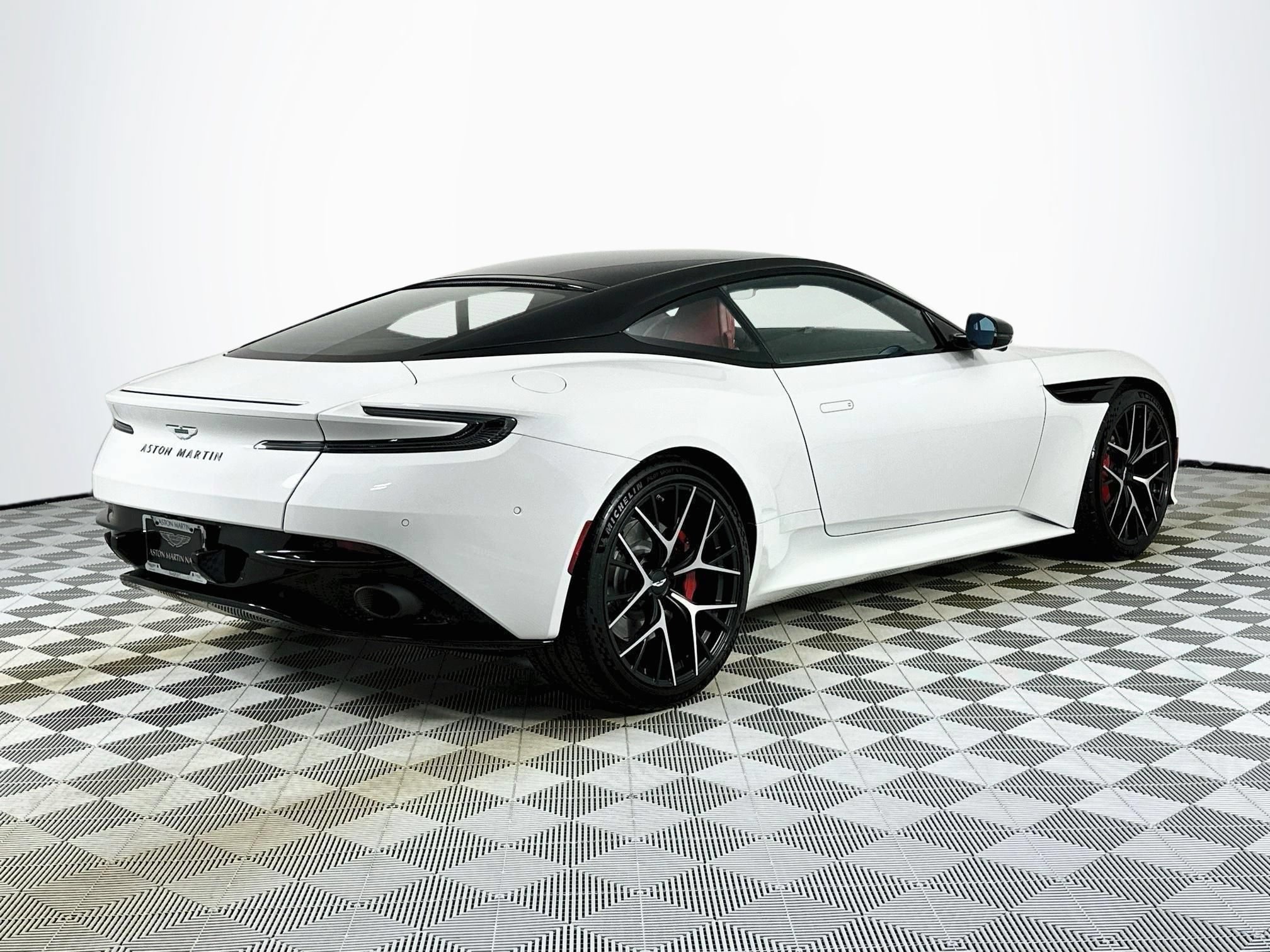 Used 2024 Aston Martin DB12 Coupe RWD image 15