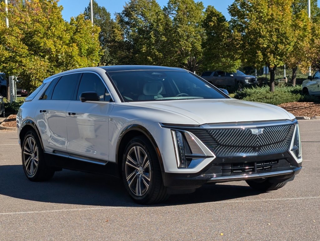 Certified 2024 Cadillac Lyriq Luxury w/ LPO, Floor Liner Package AWD/4WD image 6