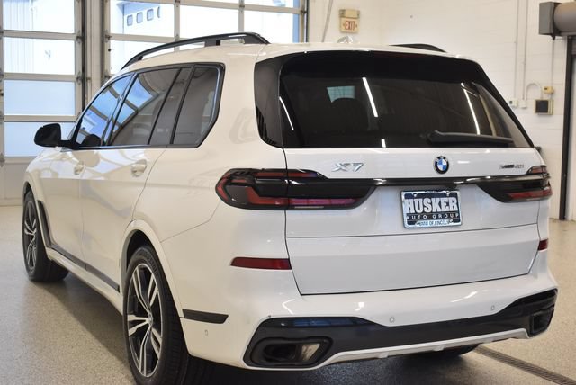 Used 2024 BMW X7 xDrive40i w/ M Sport Package AWD/4WD image 10